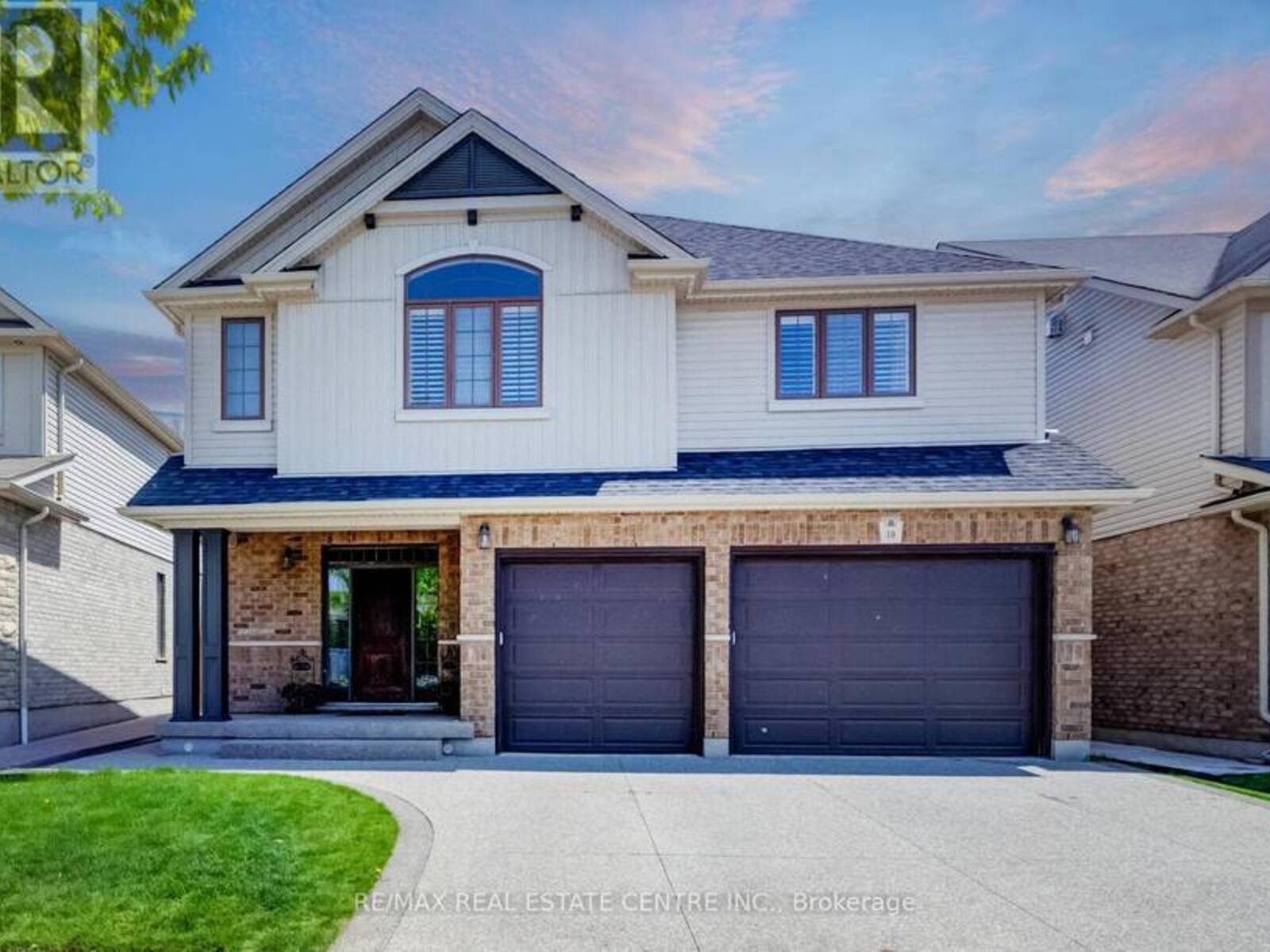 10 DEER CREEK STREET, Kitchener, Ontario N2A 0E7