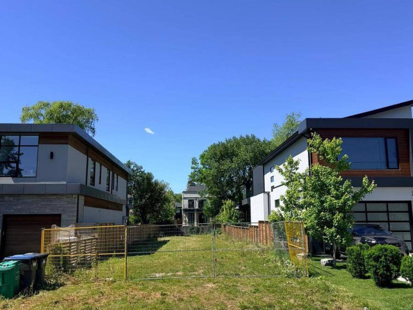 755 MONTBECK CRESCENT, Mississauga, Ontario L5G 1P4
