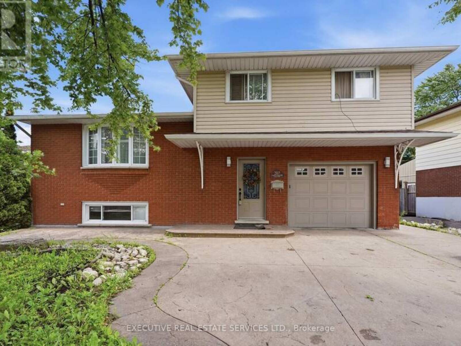 207 CHRISTOPHER DRIVE, Cambridge, Ontario N1R 4S6