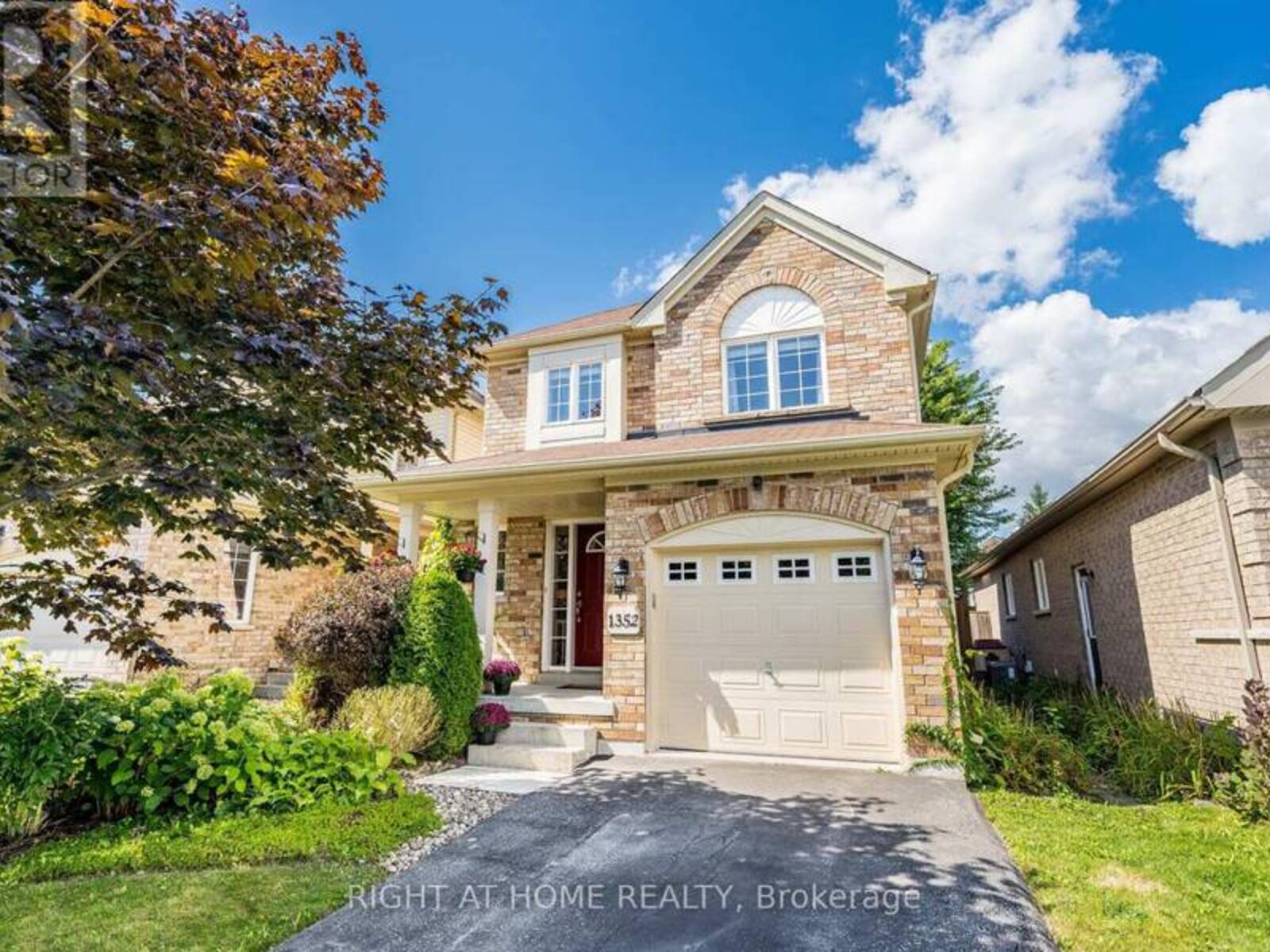 1352 WADEBRIDGE CRESCENT, Oshawa, Ontario L1K 3B2
