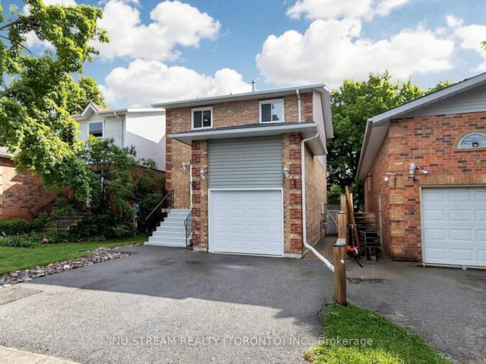 17 NEWLANDS AVENUE, Georgina, Ontario L4P 3T3