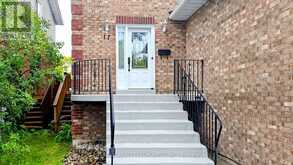 17 NEWLANDS AVENUE | Georgina Ontario | Slide Image Three