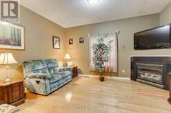 101 OLD COLONY ROAD | Richmond Hill Ontario | Slide Image Nineteen