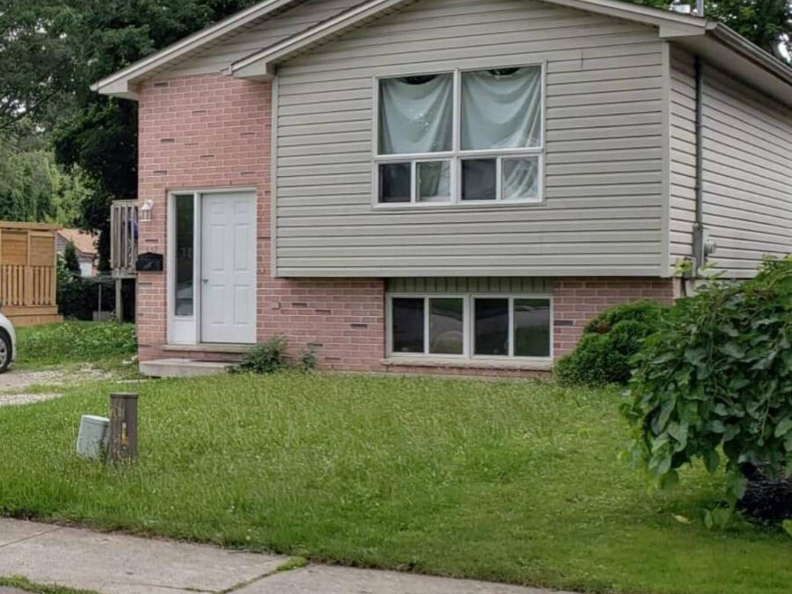 137 COLUMBIA AVENUE, London, Ontario N6H 2K3