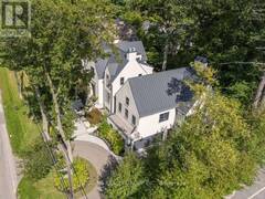 238 MINEOLA ROAD W Mississauga Ontario, L5G 2X4