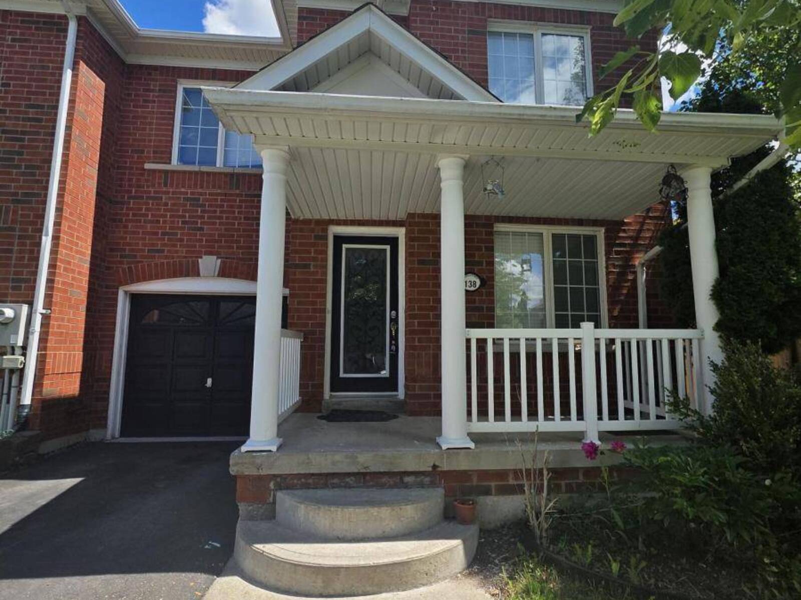 138 TIANALEE CRESCENT, Brampton, Ontario L7A 2K8