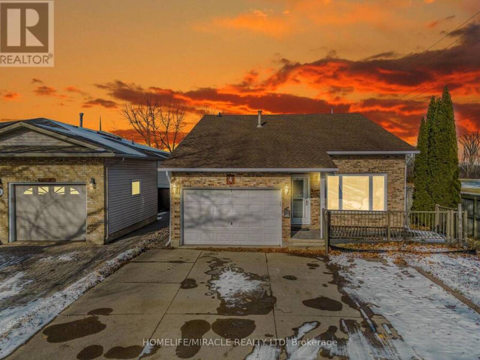 4 EASTWOOD DRIVE, Welland, Ontario L3C 6W3