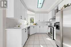 19 FOUNTAIN COURT | Richmond Hill Ontario | Slide Image Nineteen
