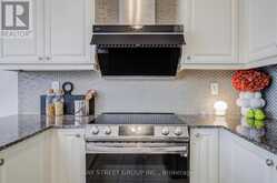 6 TEASEL WAY | Markham Ontario | Slide Image Ten