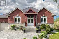 61 IRVING DRIVE | Georgina Ontario | Slide Image Two