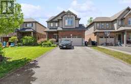 32 CARLETON TRAIL | New Tecumseth Ontario | Slide Image One