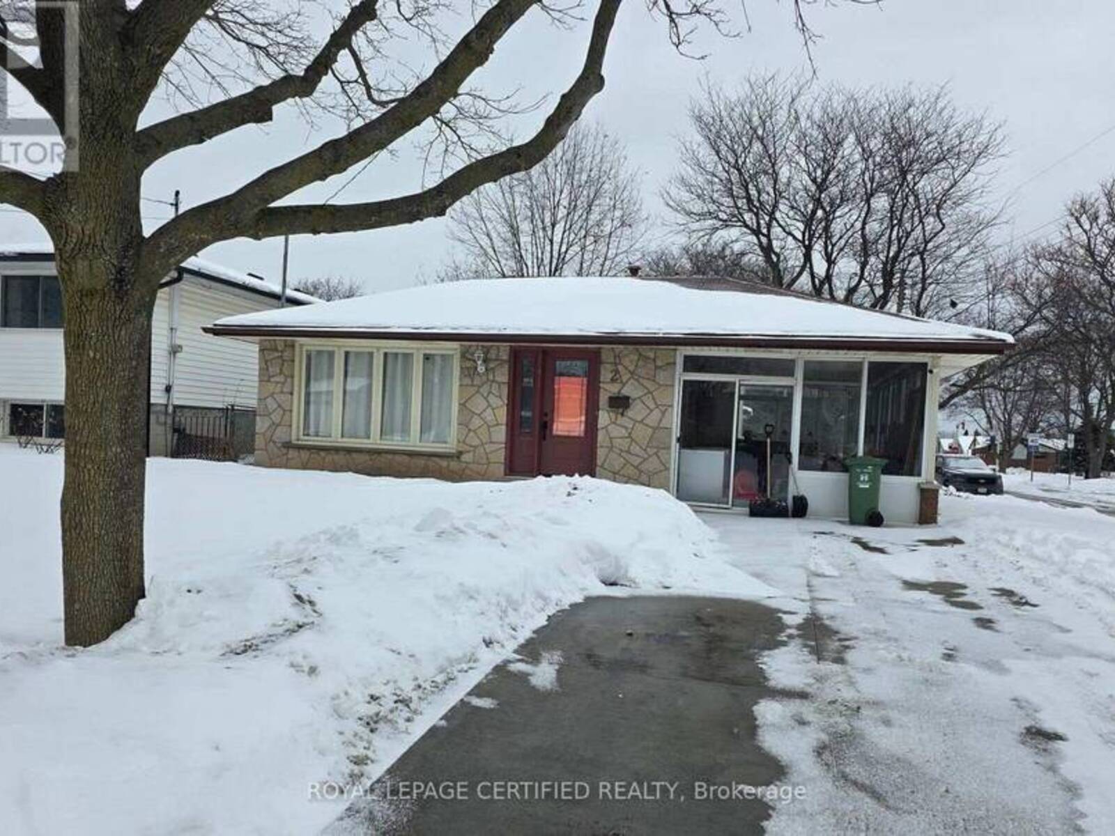 2 RIDEAU CRESCENT, Hamilton, Ontario L8T 2S9