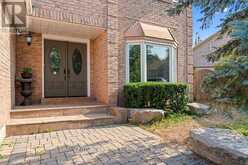 33 AUTUMN WAY | Aurora Ontario | Slide Image Two