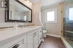 33 AUTUMN WAY | Aurora Ontario | Slide Image Thirty-three