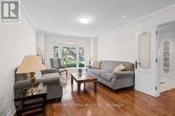 33 AUTUMN WAY | Aurora Ontario | Slide Image Eight