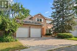 33 AUTUMN WAY | Aurora Ontario | Slide Image One