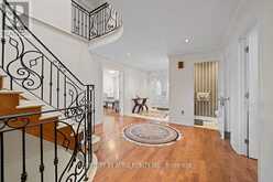 33 AUTUMN WAY | Aurora Ontario | Slide Image Four