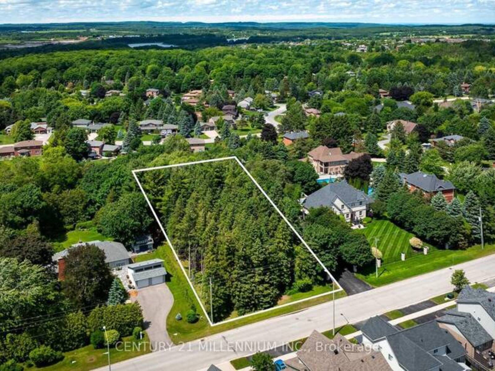 24 BUENA VISTA DRIVE, Mono, Ontario L9W 5K8