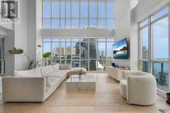 PH06 - 15 ICEBOAT TERRACE | Toronto Ontario | Slide Image Eighteen