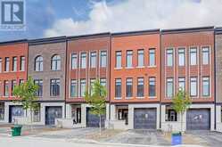 29 CHESTNUT COURT | Aurora Ontario | Slide Image Two