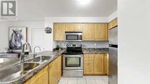 318 - 310 RED MAPLE ROAD | Richmond Hill Ontario | Slide Image Seven