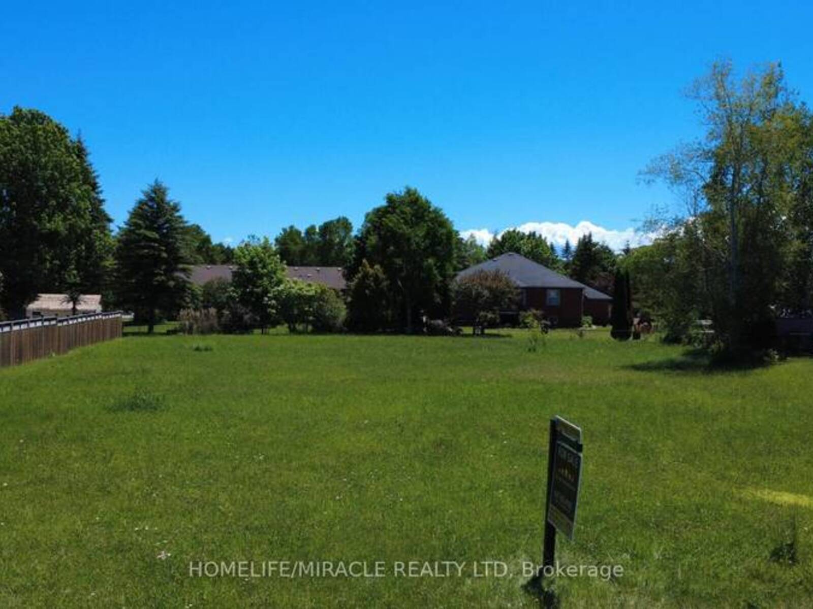 31 FAIRWAY CRESCENT, Wasaga Beach, Ontario L9Z 1B9