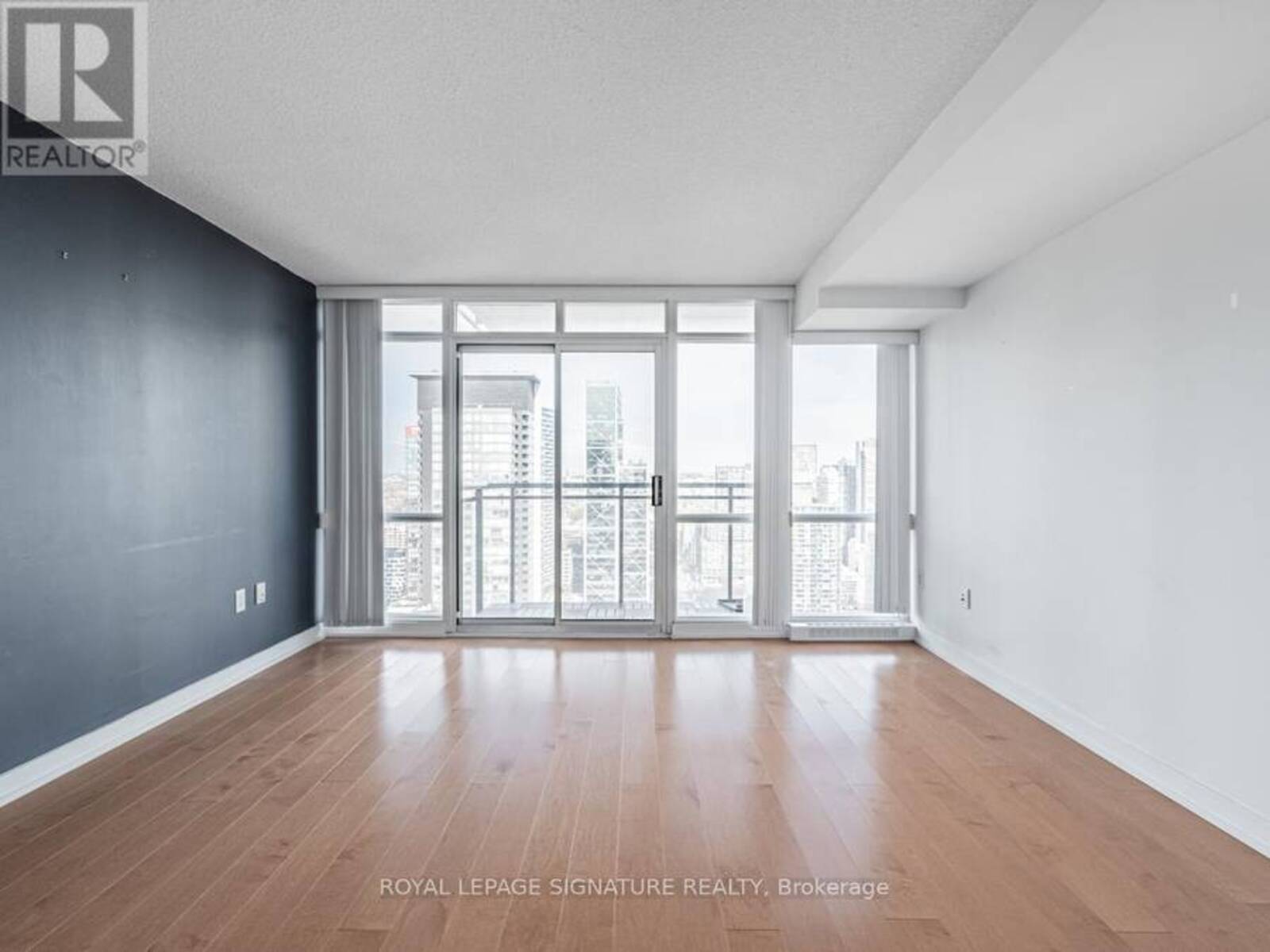 5005 - 11 BRUNEL COURT, Toronto, Ontario M5V 3Y3