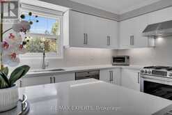 123 FERN VALLEY CRESCENT | Richmond Hill Ontario | Slide Image Thirteen