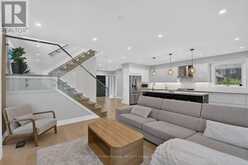 20 UNO DRIVE | Toronto Ontario | Slide Image Twelve
