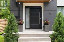 20 UNO DRIVE | Toronto Ontario | Slide Image Four
