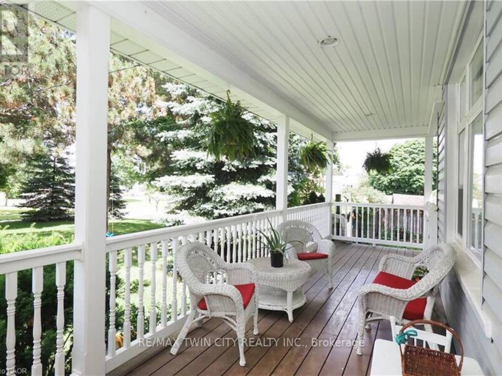 103 BELLEVIEW AVENUE, Kitchener, Ontario N2B 1G6