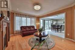 110 RED RIVER CRESCENT | Newmarket Ontario | Slide Image Ten