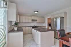 110 RED RIVER CRESCENT | Newmarket Ontario | Slide Image Twelve
