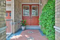 110 RED RIVER CRESCENT | Newmarket Ontario | Slide Image Two