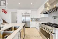 9 BACKHOUSE DRIVE | Richmond Hill Ontario | Slide Image Six