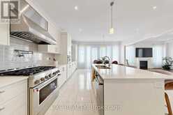 9 BACKHOUSE DRIVE | Richmond Hill Ontario | Slide Image Eight
