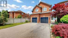 60 NOTTINGHAM DRIVE | Richmond Hill Ontario | Slide Image Two