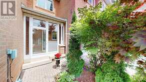 60 NOTTINGHAM DRIVE | Richmond Hill Ontario | Slide Image Three