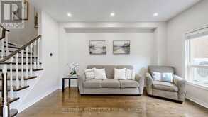 60 NOTTINGHAM DRIVE | Richmond Hill Ontario | Slide Image Four