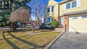 30 WINTERMUTE BOULEVARD | Toronto Ontario | Slide Image Eleven
