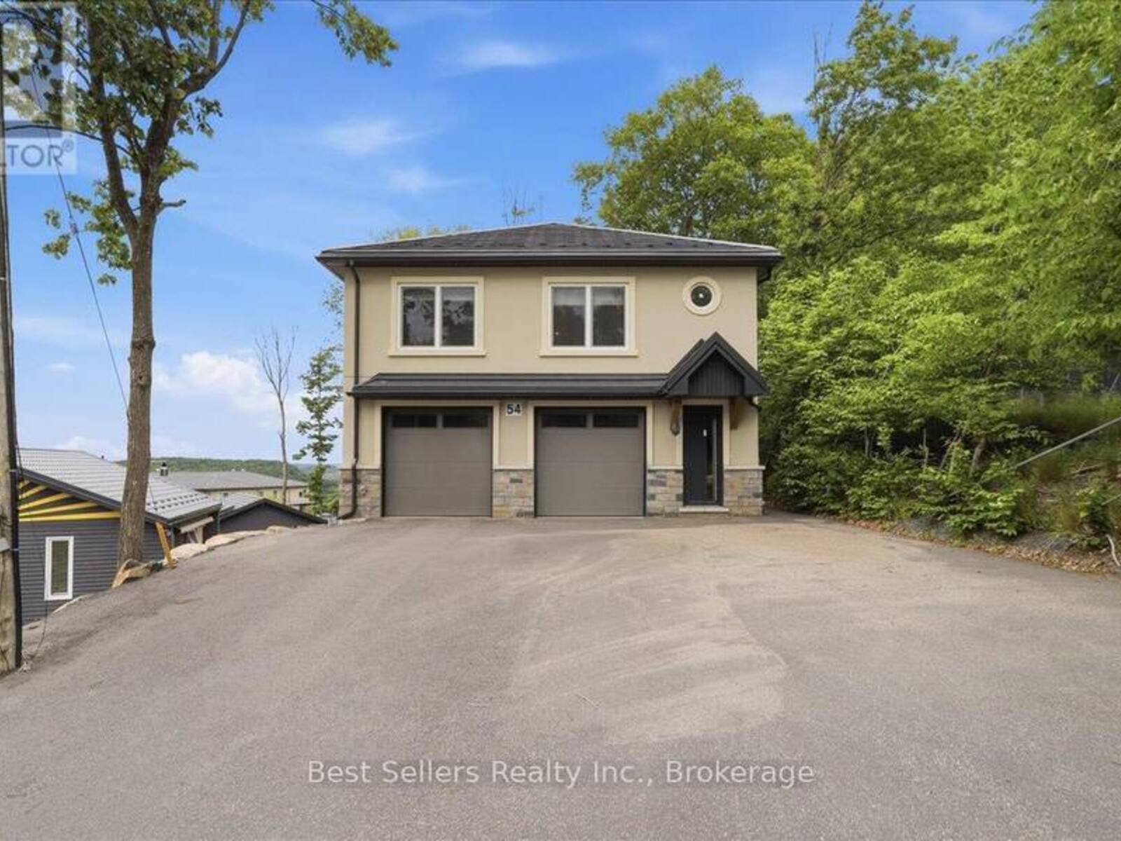 54 FLORENCE STREET W, Huntsville, Ontario P1H 1V5