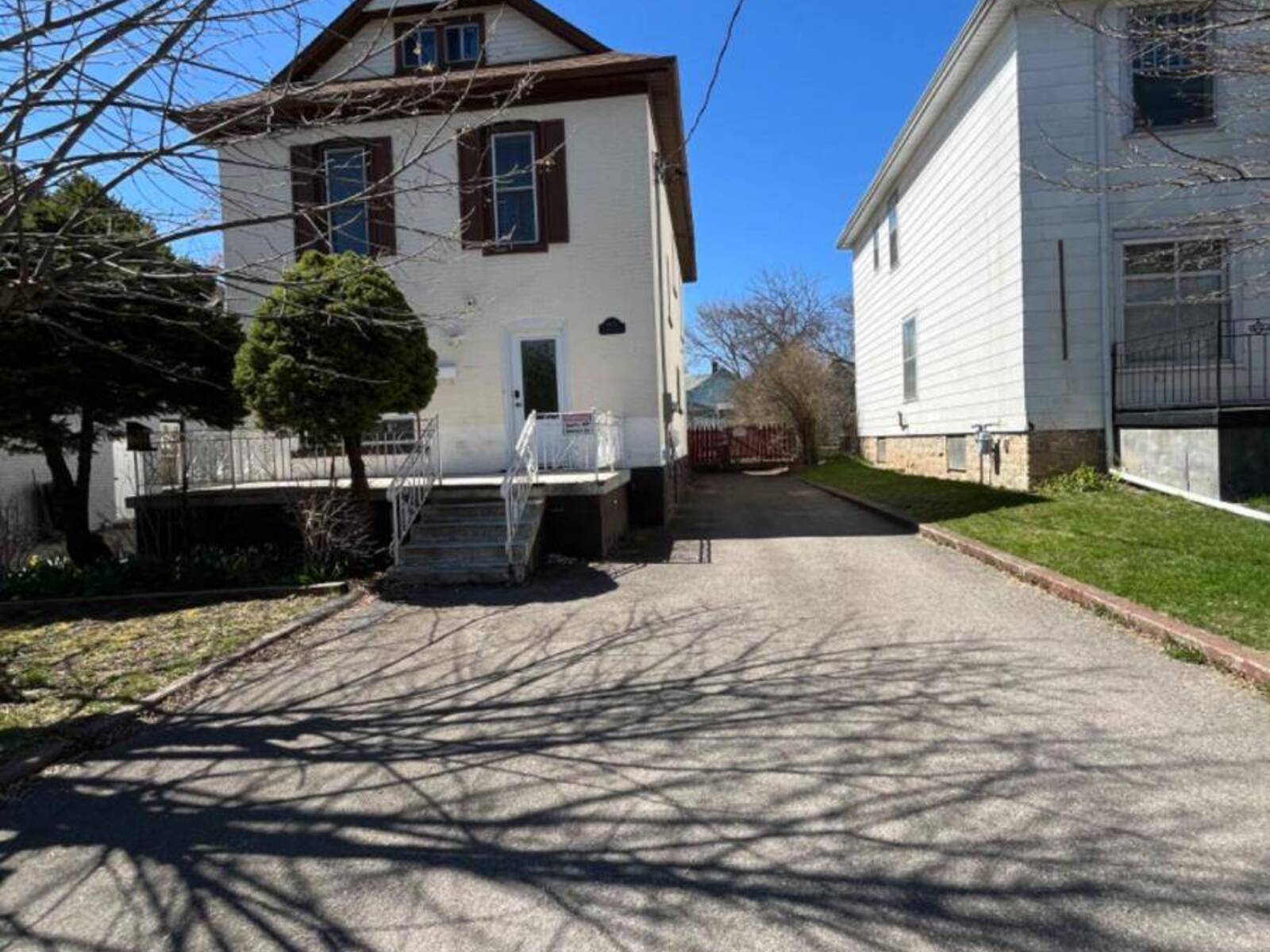 5021 SAINT CLAIR AVENUE, Niagara Falls, Ontario L2E 3T8