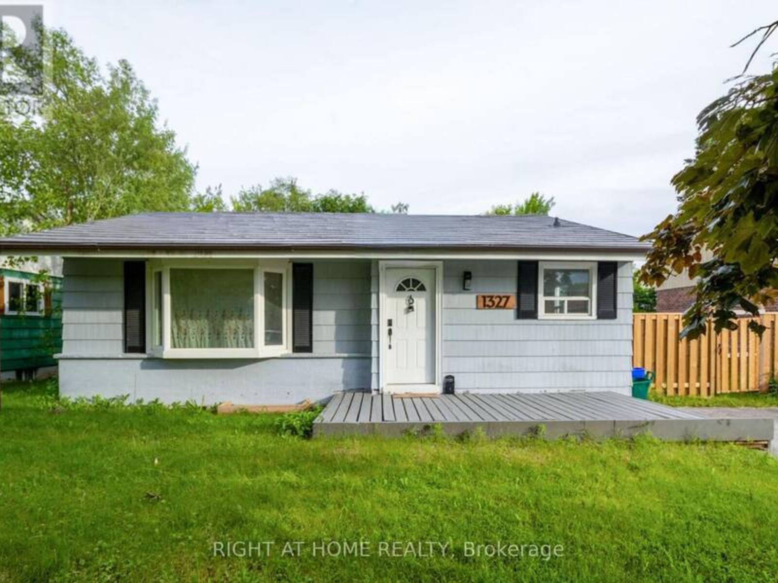 1327 COMMERCE STREET, Pickering, Ontario L1W 1E1