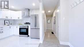5 JOHNSON ROAD | Aurora Ontario | Slide Image Twelve