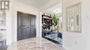 241 HOLLADAY DRIVE | Aurora Ontario | Slide Image Four