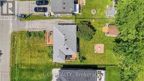 833 ELMWOOD ROAD | Georgina Ontario | Slide Image Three