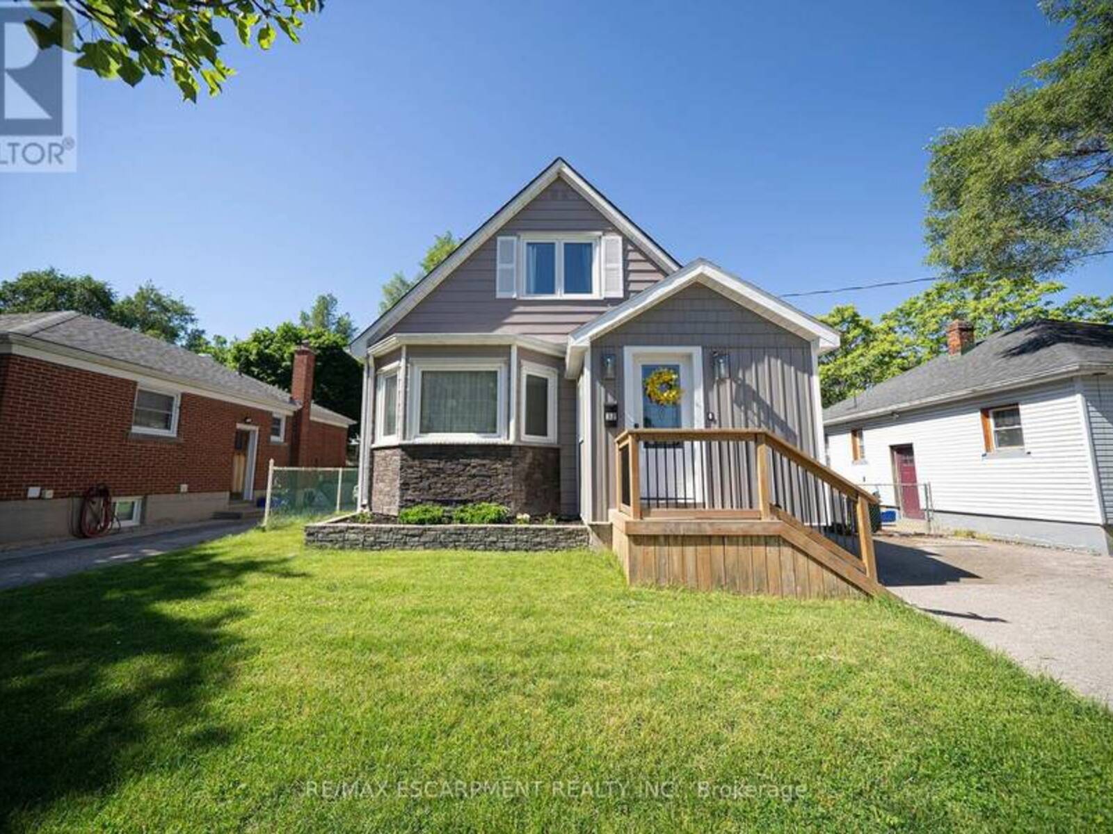 32 ELMWOOD AVENUE, Brantford, Ontario N3R 2J8