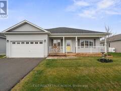 8 SINCLAIR CRESCENT Atherley Ontario, L3V 8J9