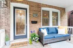 39 EAST BEND AVENUE S | Hamilton Ontario | Slide Image Two