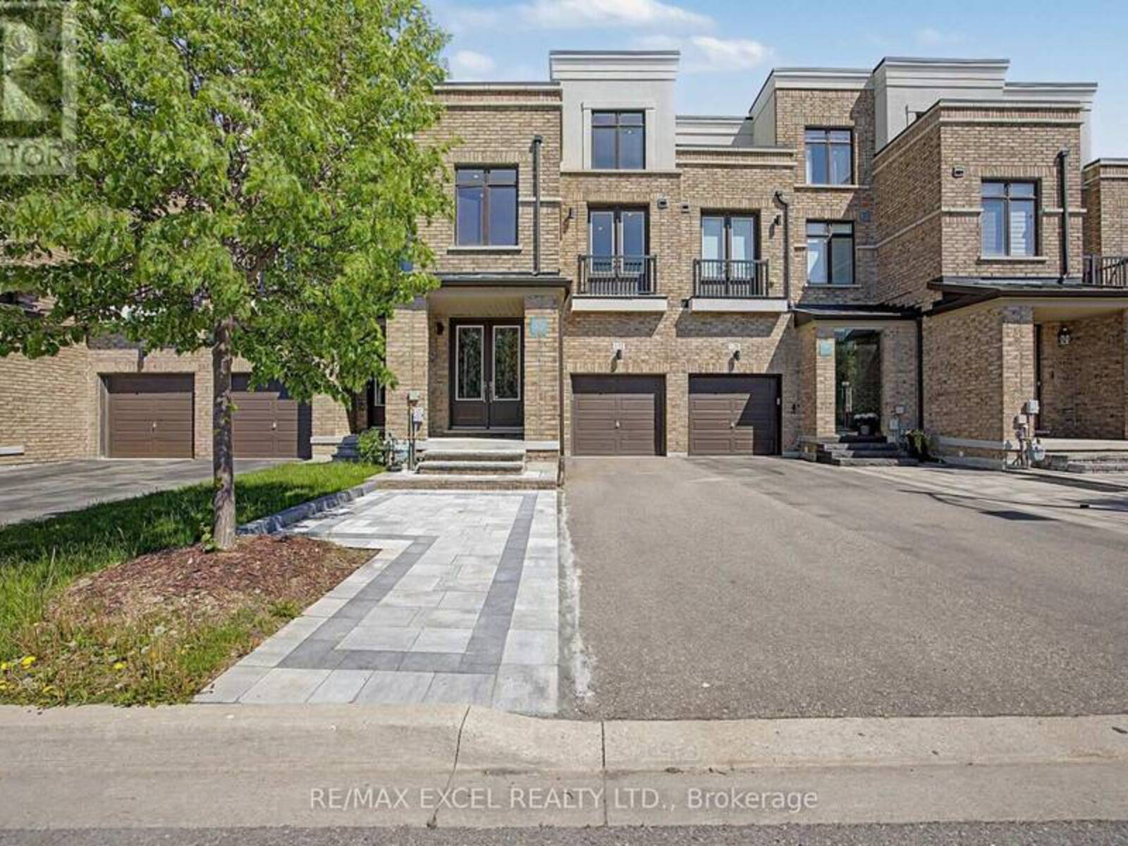 132 ELYSE COURT, Aurora, Ontario L4G 2C9